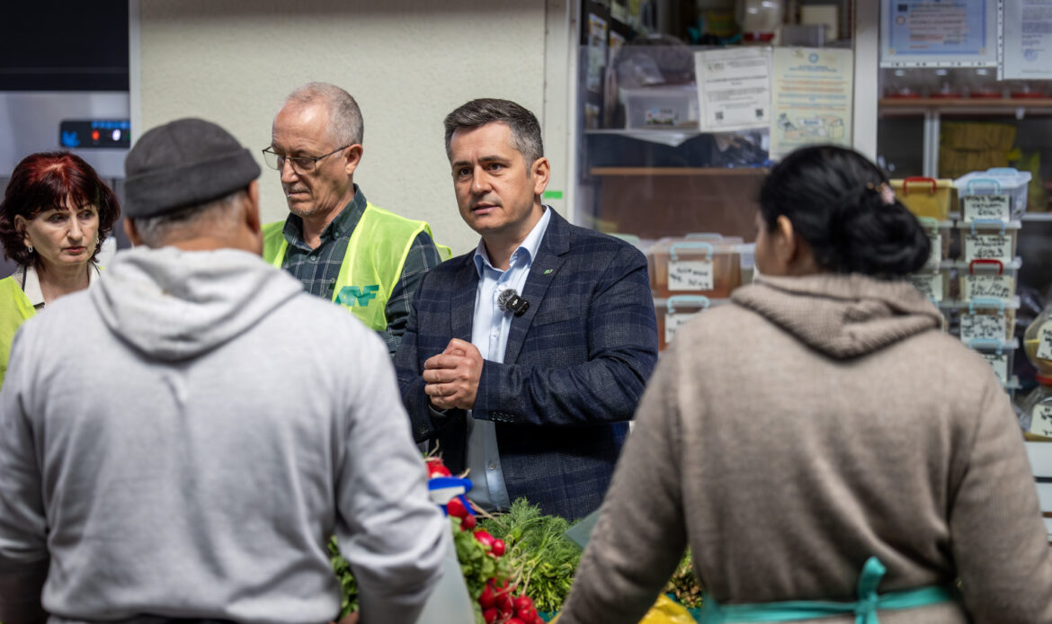 Control tematic al ANF, astăzi, în piețele bucureștene 12 ANF Piata Drumul Taberei0107