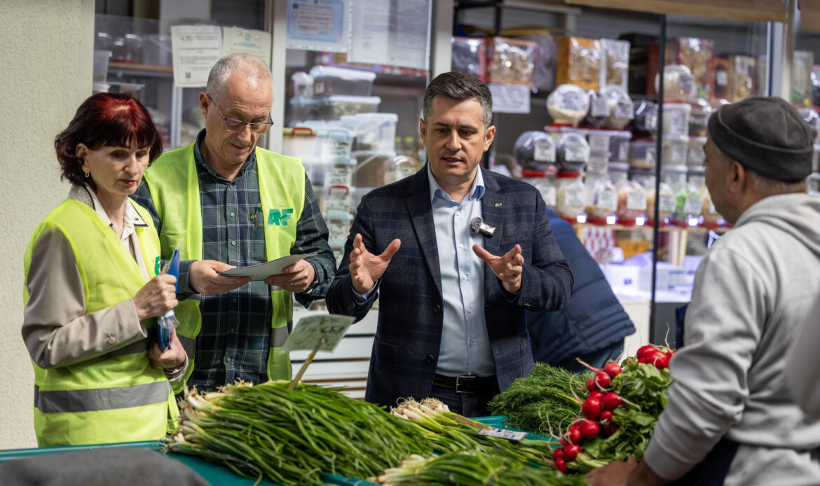 Control tematic al ANF, astăzi, în piețele bucureștene 13 ANF Piata Drumul Taberei0109