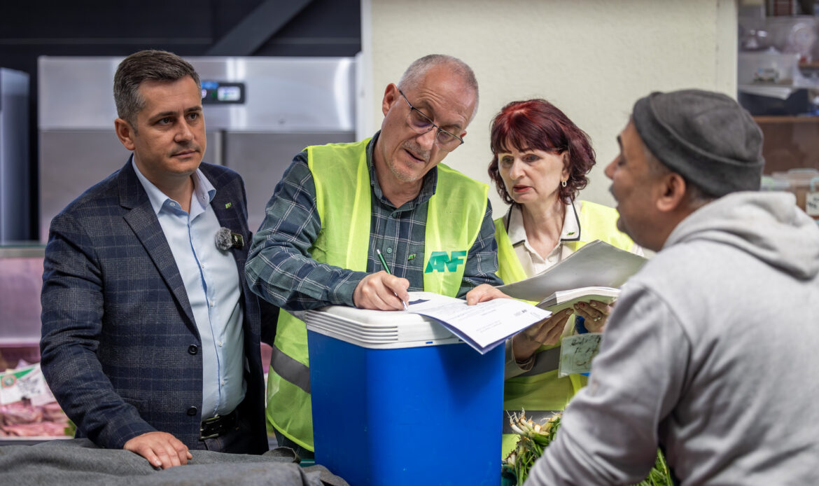 Control tematic al ANF, astăzi, în piețele bucureștene 14 ANF Piata Drumul Taberei0132